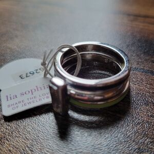 Lia Sophia ring size 8 chartreuse navy cz 3 band ring
